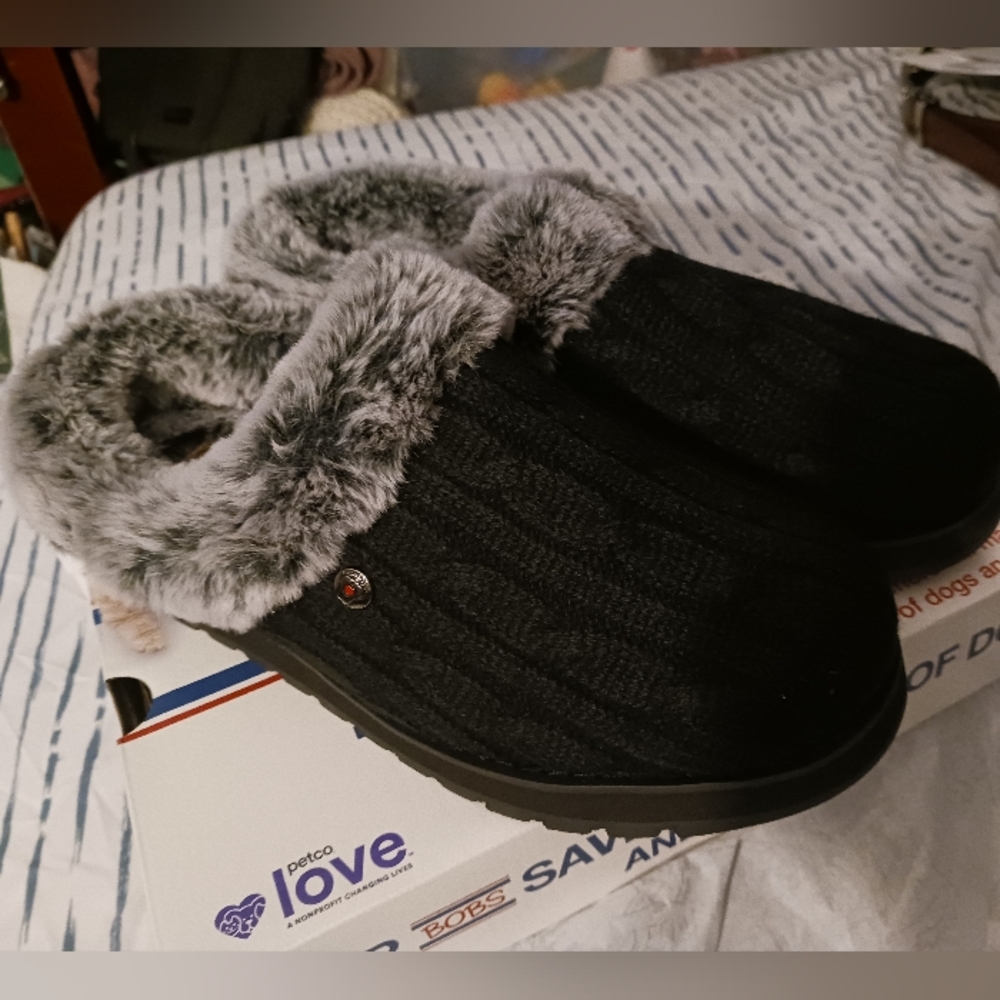 NWT! SKECHERS BOBS SLIPPERS Sz 7 (Indoor/Outdoor